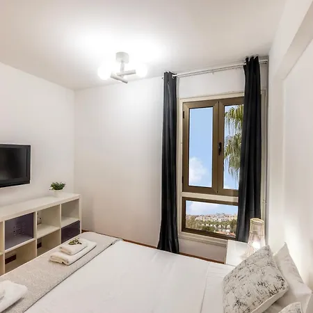Mackenzie Beachfront * لارنكا