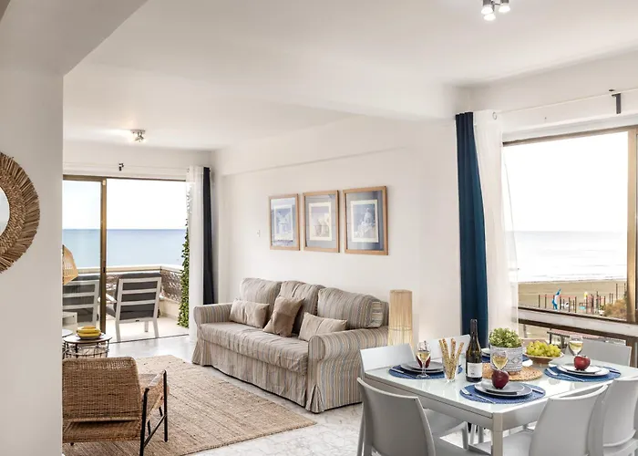 Апартаменти Mackenzie Beachfront *