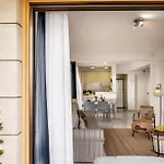 Апартаменти Mackenzie Beachfront *