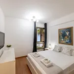 Апартаменти Mackenzie Beachfront