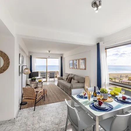 Mackenzie Beachfront Апартаменты Ларнака