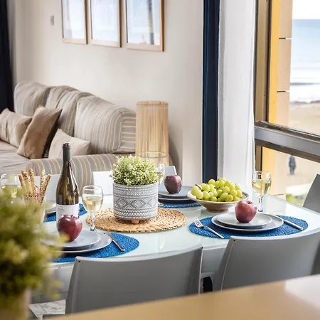 Апартаменты Mackenzie Beachfront *