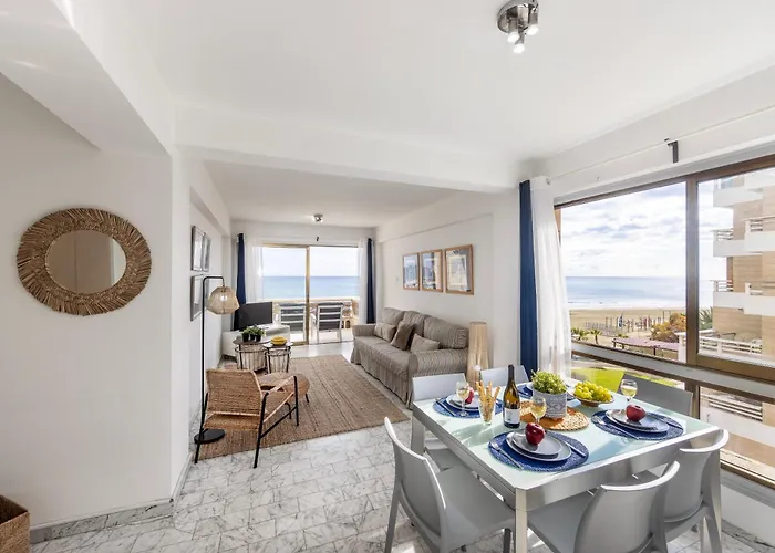 Mackenzie Beachfront Апартаменты Ларнака