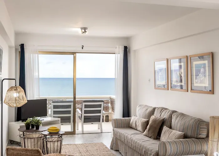 Mackenzie Beachfront Ларнака