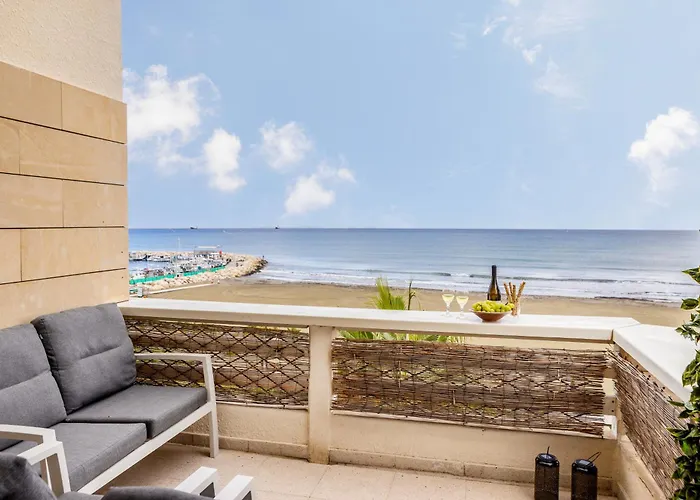 Mackenzie Beachfront * Ларнака