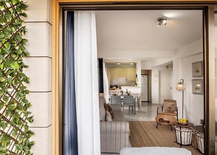 Апартаменты Mackenzie Beachfront *