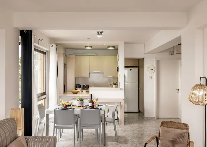 Апартаменты Mackenzie Beachfront *