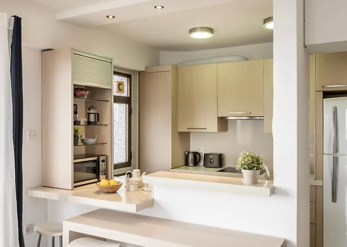 Mackenzie Beachfront Апартаменты