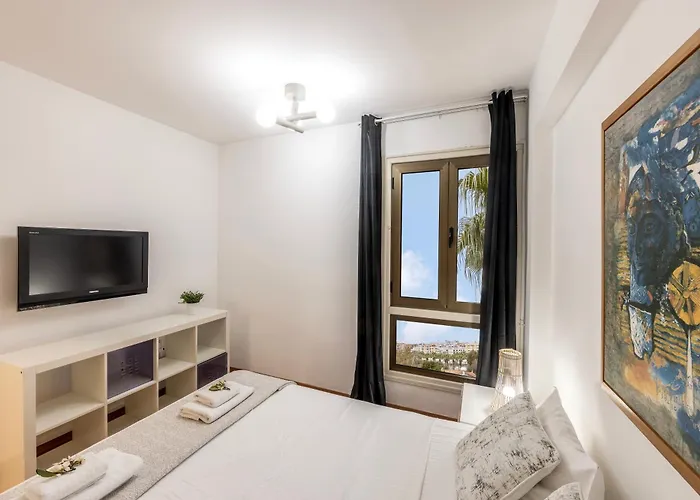 Mackenzie Beachfront * Ларнака