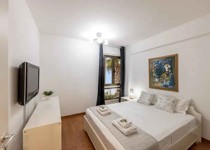 Апартаменты Mackenzie Beachfront